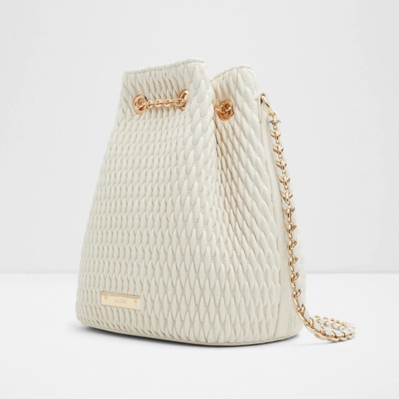 Aldo Natalya Women's Ivory Quilt Bucket Purse Gold Color Chain BRAND NEW - Picture 2 of 4